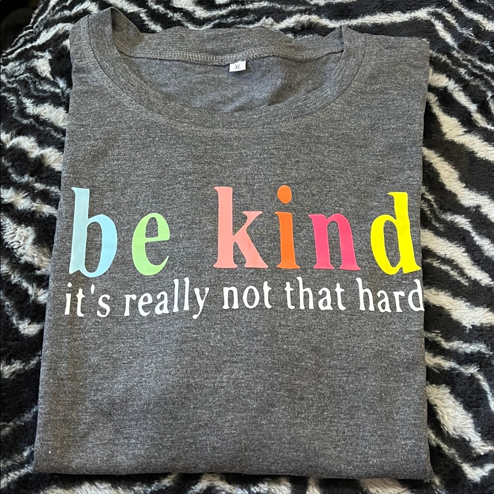 Gray 'Be Kind' Graphic T-Shirt XL
